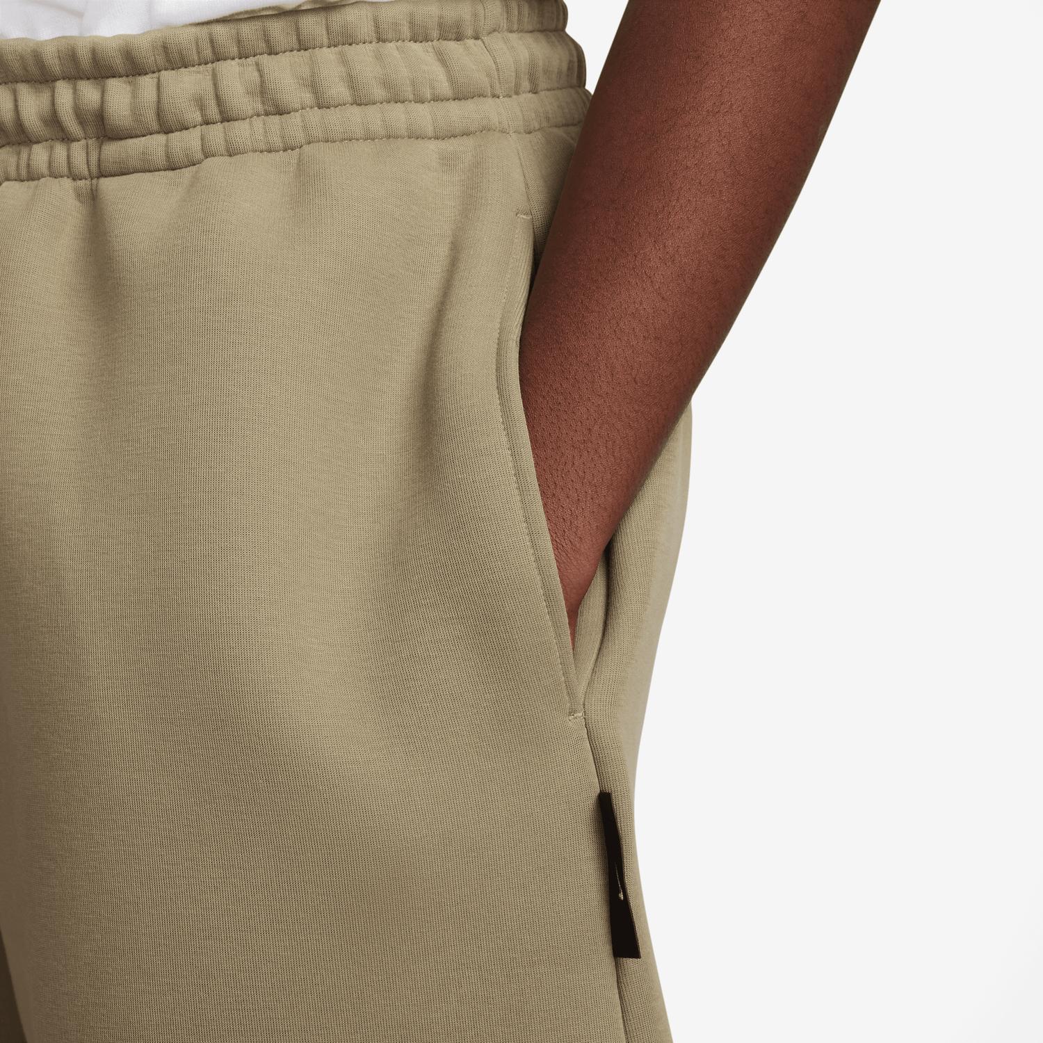 Men's Tech Fleece Short In Neutral Olive