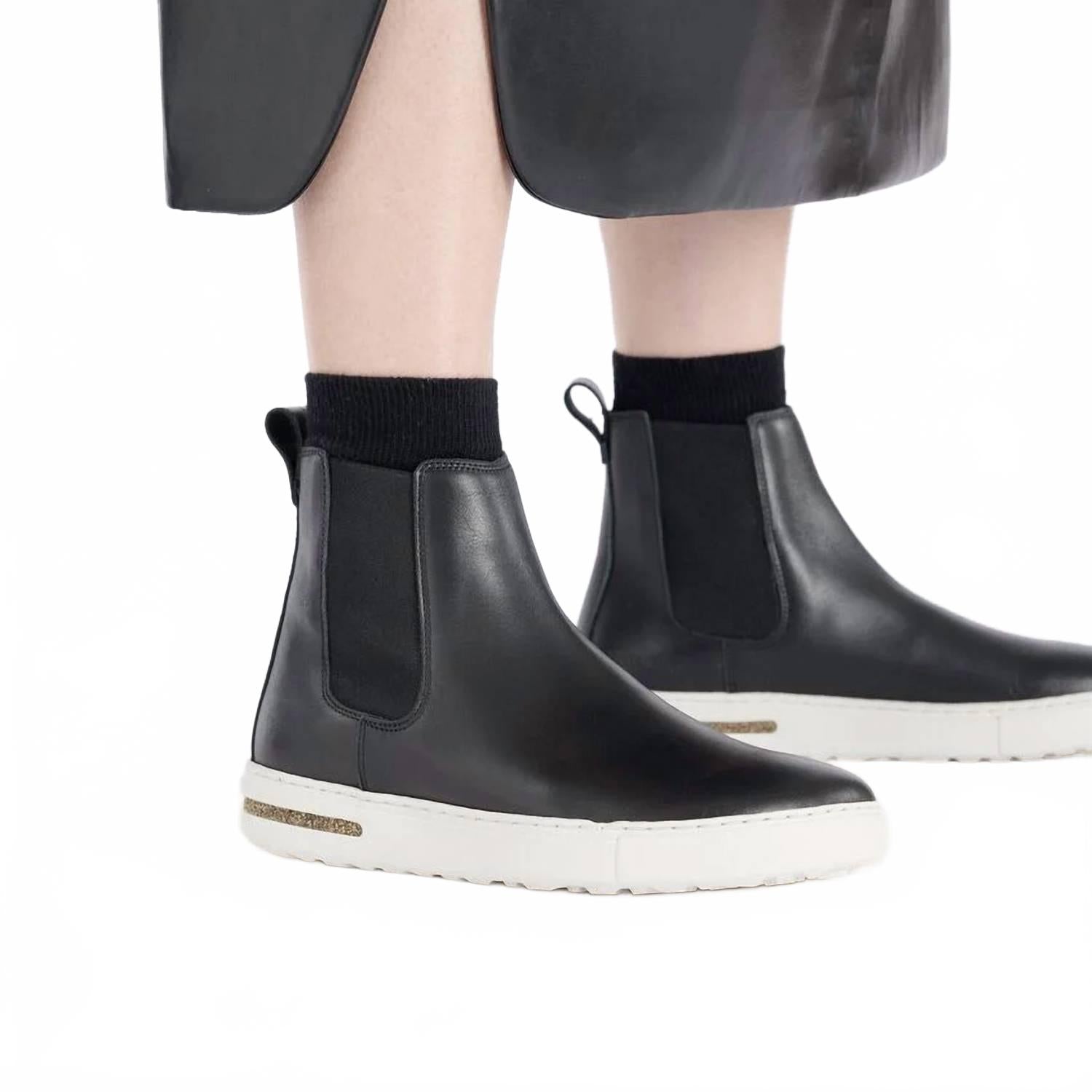 Women's Bend Chelsa Boots In Black