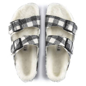 Unisex Arizona Shearling Sandal In White Plaid