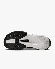 Women's Fly 6 Running Shoes In Black/white Light Smoke Grey