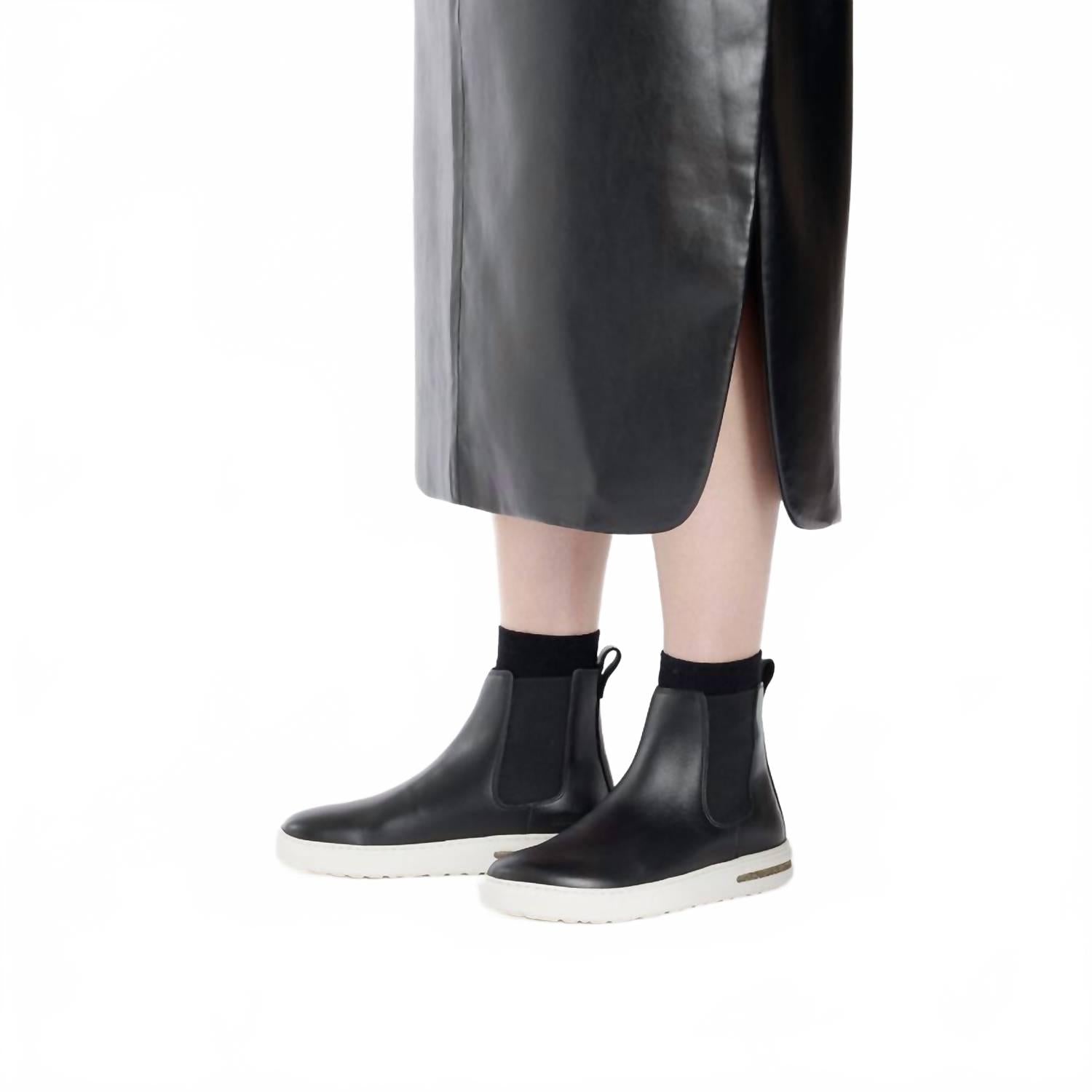 Women's Bend Chelsa Boots In Black