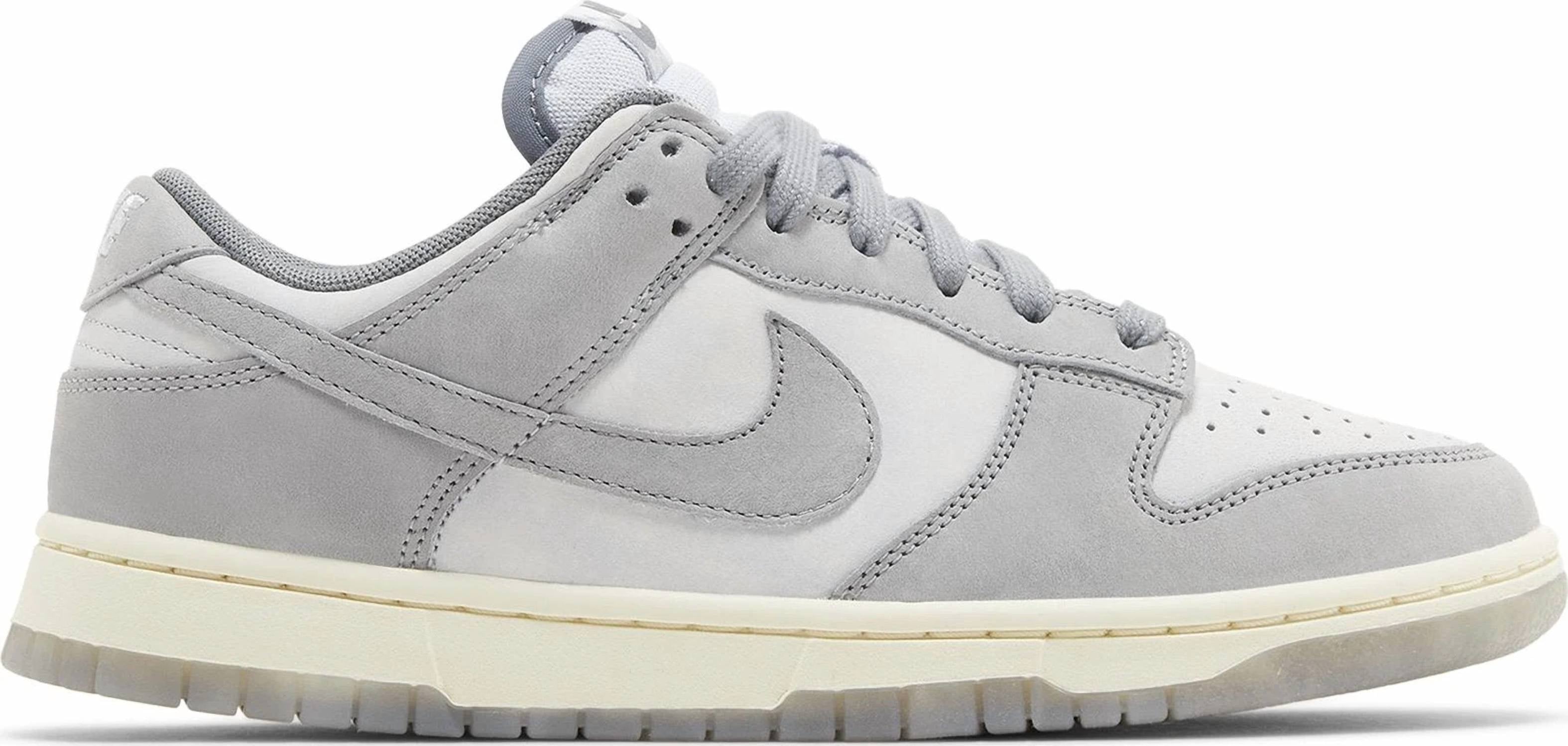 Women's Dunk Low Sneakers In Storm Smoke