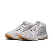 Men's LeBron Witness 8 Basketball Shoes
