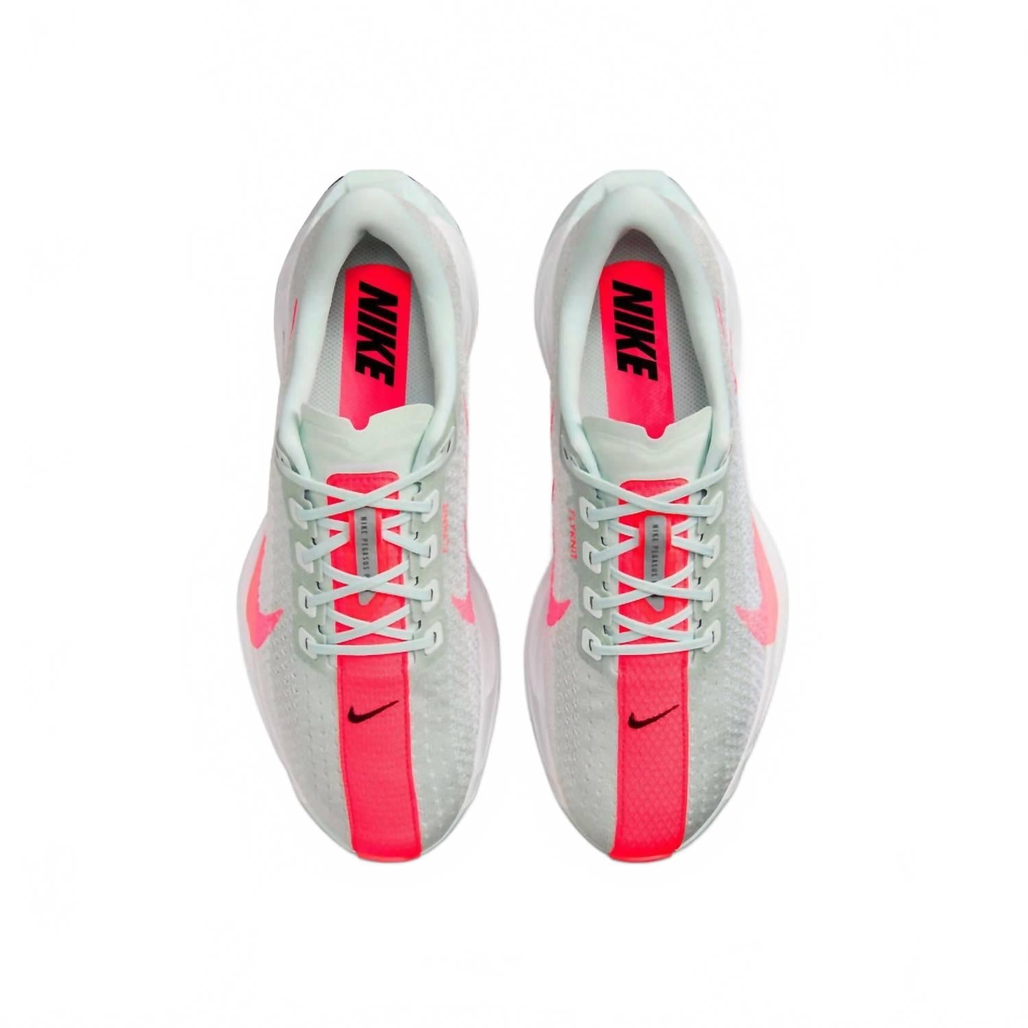 Women's Pegasus Plus Shoe In Barely Grey/hot Punch-White-Black