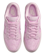 Women's Dunk Low Shoes In Pink Lace
