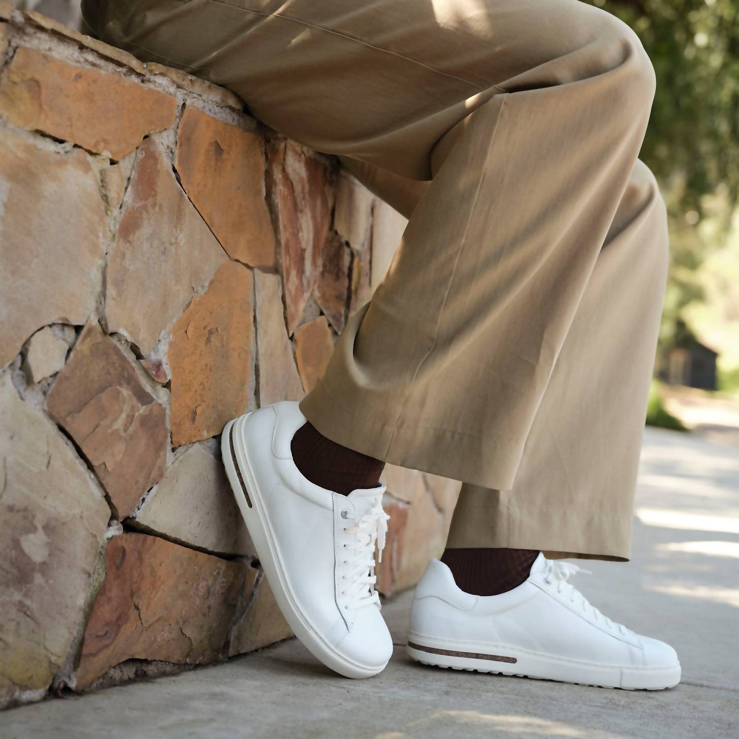 Unisex Bend Sneaker In White Leather
