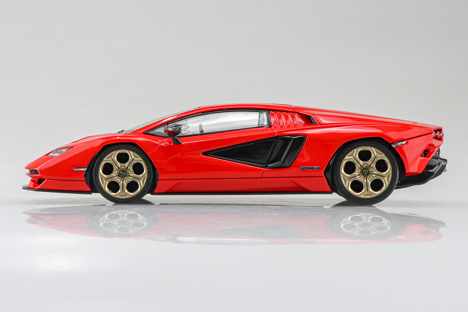 Aoshima 1/32 Snap Lamborghini Countach LPI 800-4 (Red)