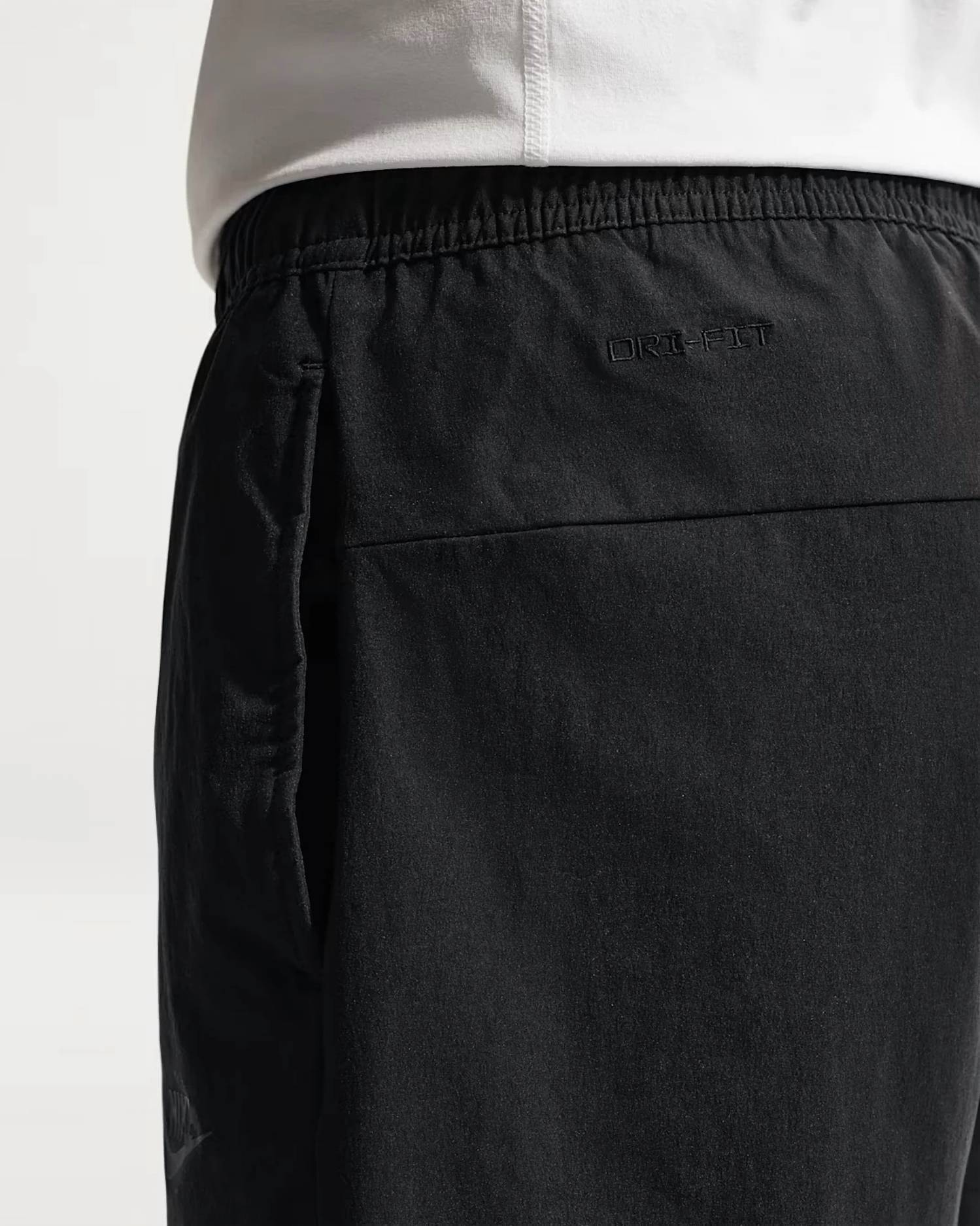 Tech Woven Shorts In Black