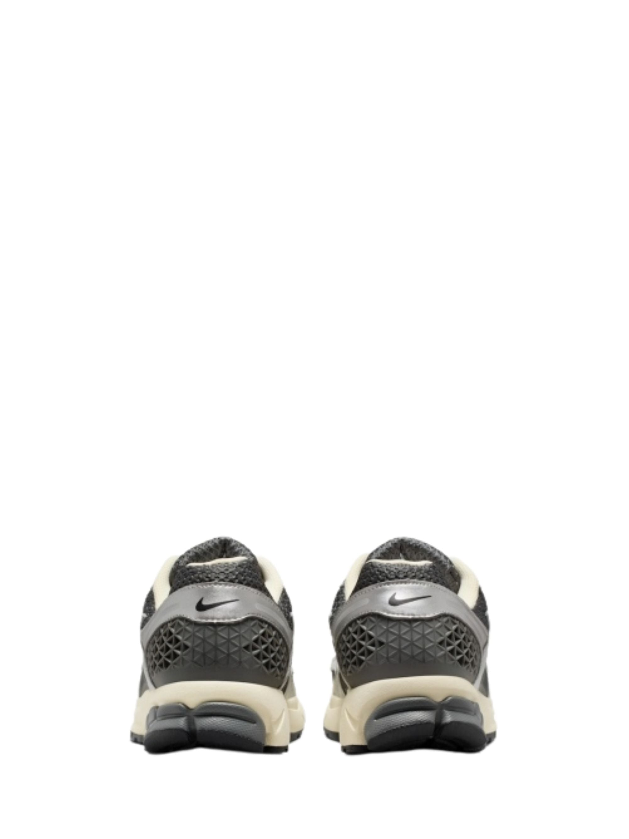 Grey Silver Zoom Vomero Sneakers