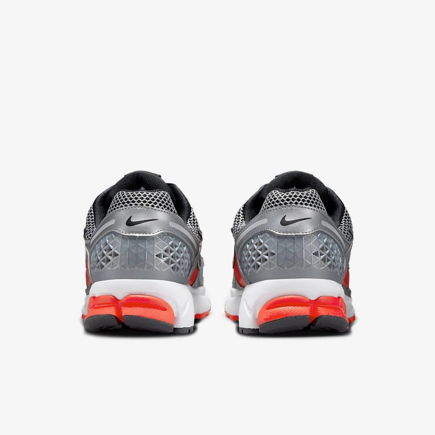 Men's Zoom Vomero 5 Sneaker In Metallic Silver/flat Silver/light Crimson/black