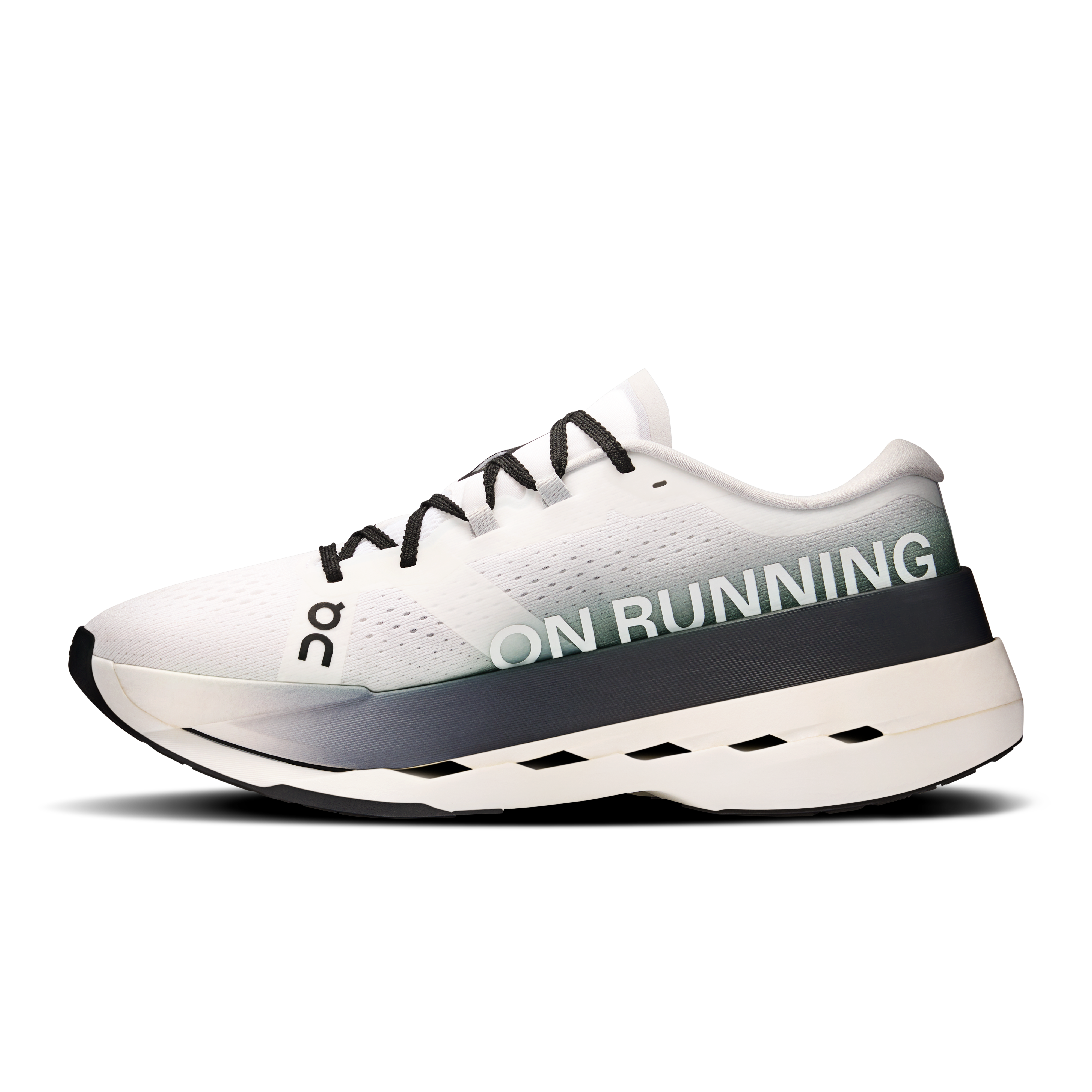 3MF30310462-cloudboom_max_1-fw25-white_black-m-g4_8f15d64d-5d9c-4001-b8b6-d83e81708dec.png