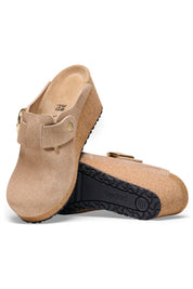 Women's Fanny Ring-Buckle Suede Leather Clogs In Warm Sand