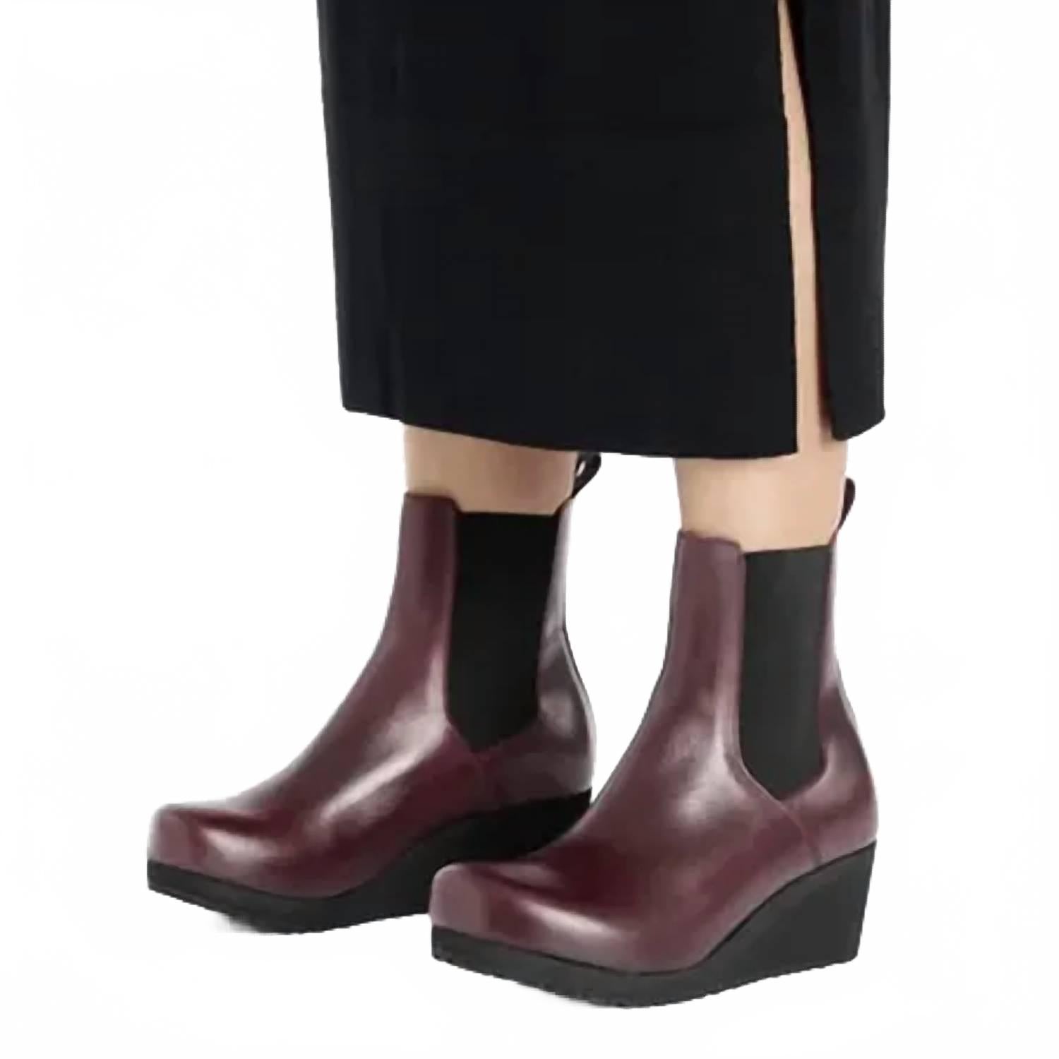 Women's Ebba Slip On Boot In Zinfandel