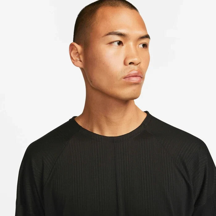 Men's Nike Yoga Top Black Striped Dri-Fit Thumbhole Raglan Sleeve SRT75