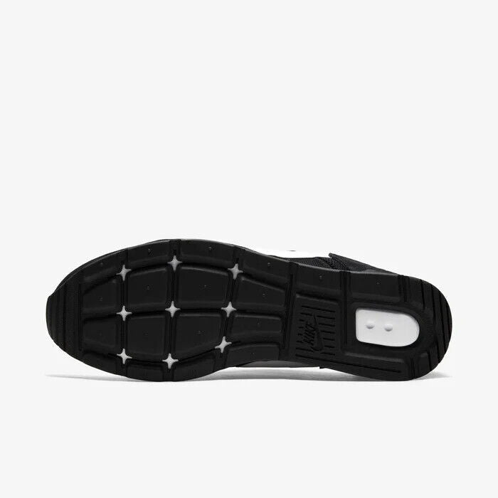 Men's Nike Venture Runner CK2944-002 Sneakers Black White Lace Up Running Shoes