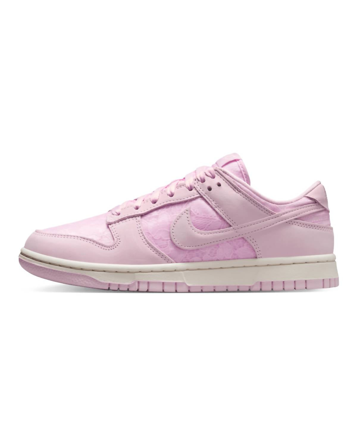 Women's Dunk Low Shoes In Pink Lace