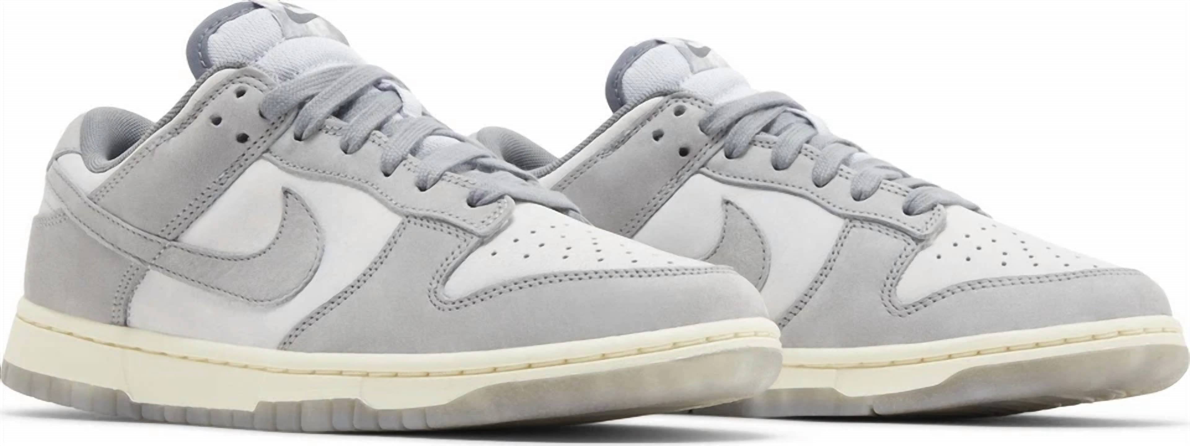 Women's Dunk Low Sneakers In Storm Smoke