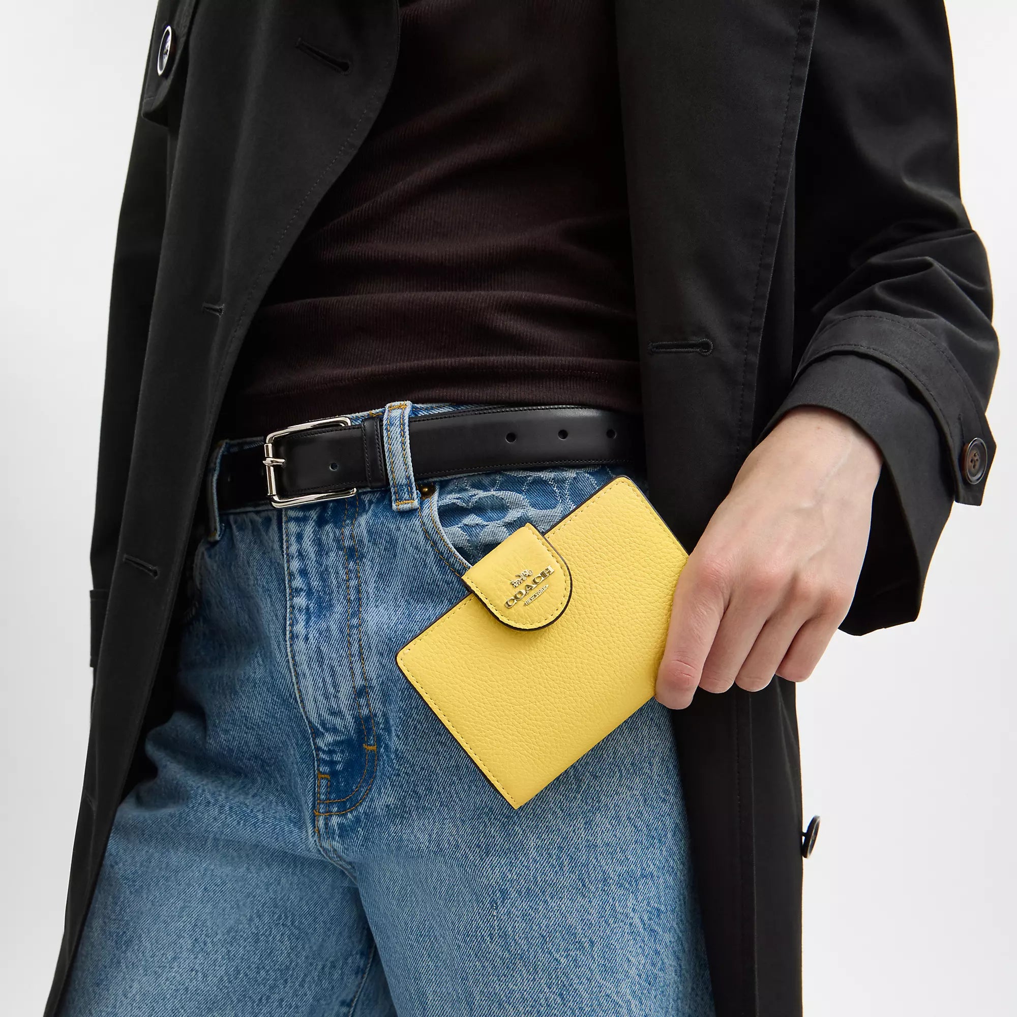 Coach Outlet Medium Corner Zip Wallet