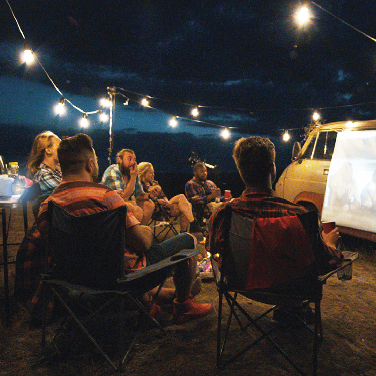 100" Projector Screen with Mounting Kit (White)