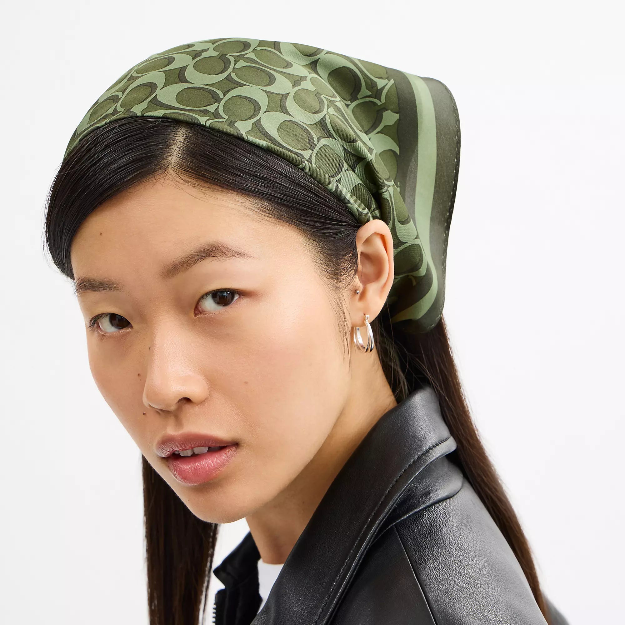Coach Outlet Signature Silk Square Scarf
