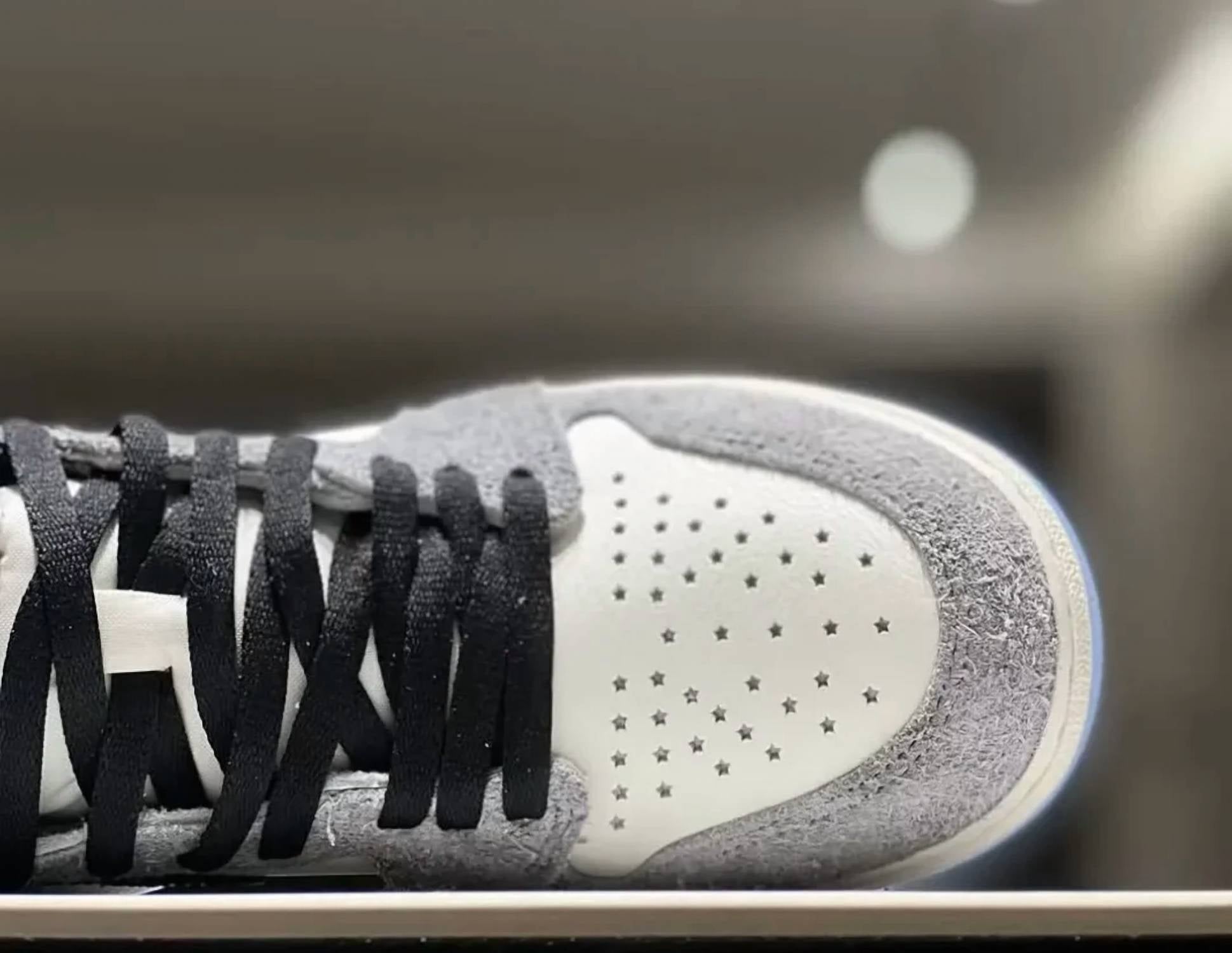 Men's Air Jordan 1 Retro High Og Sneaker In Cool Grey/black-Sail