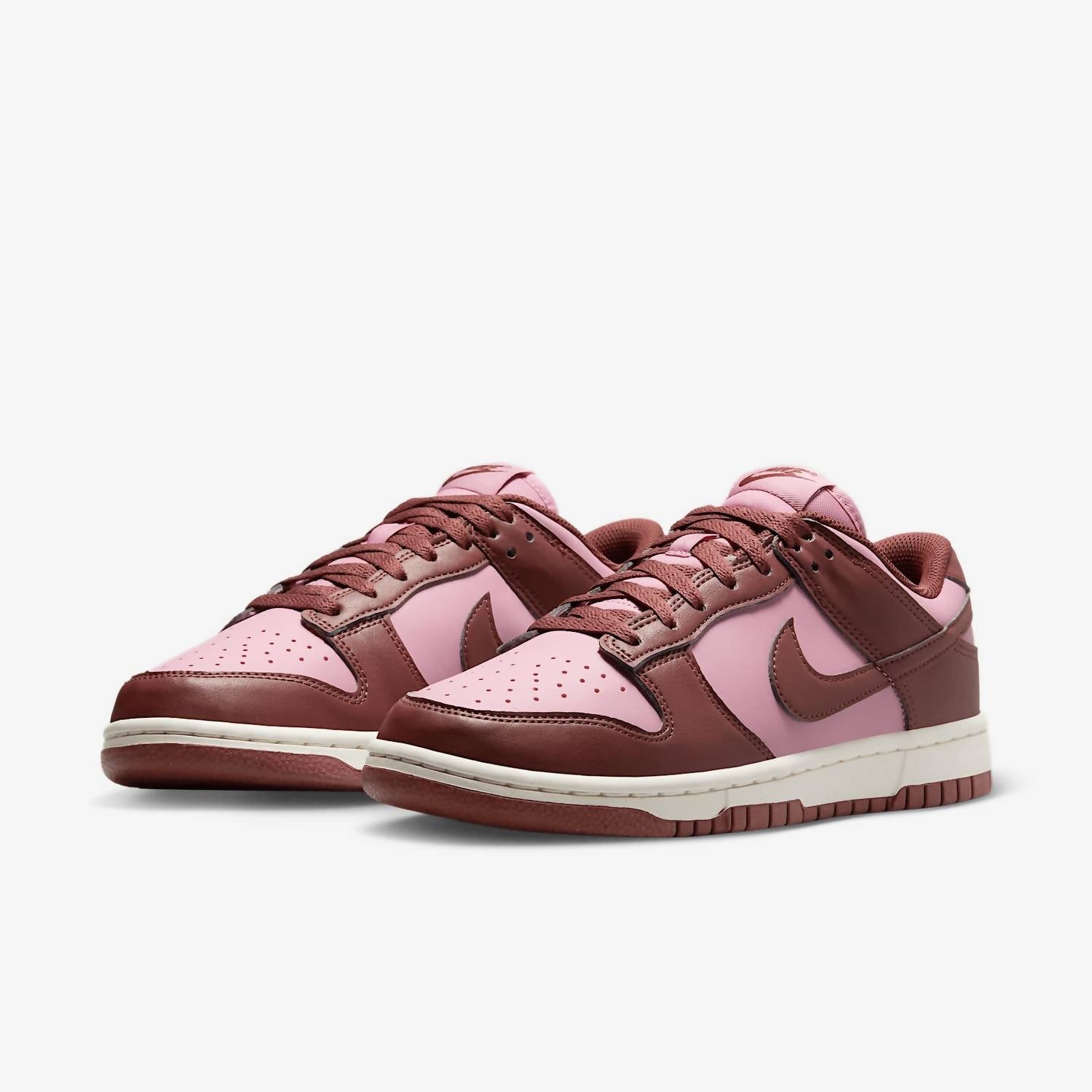 Women's Dunk Low Next Nature Shoes In White/dark Pony/sail/elemental Pink
