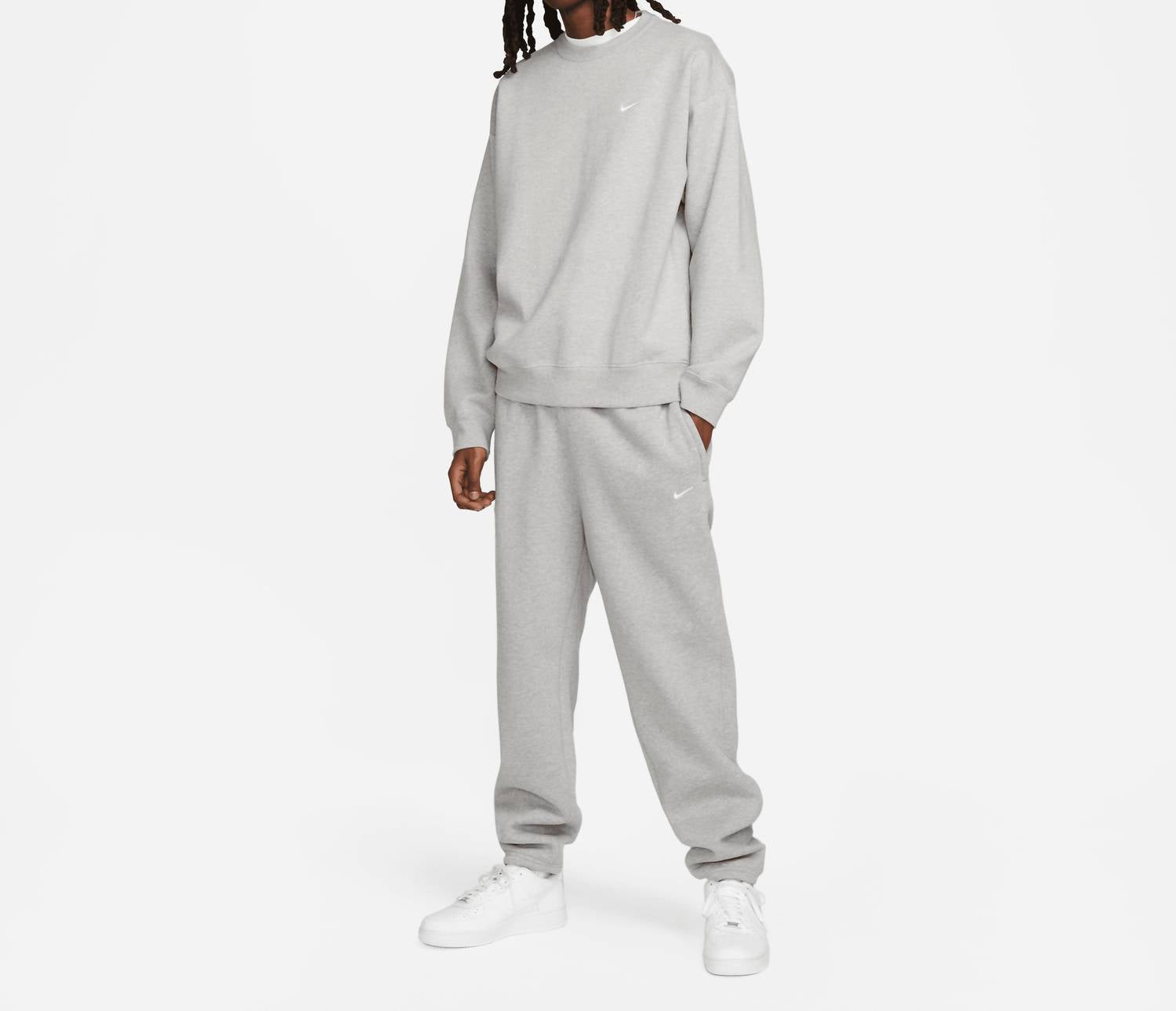 Solo Swoosh Fleece Crew Sweatshirt In Dark Heather Grey