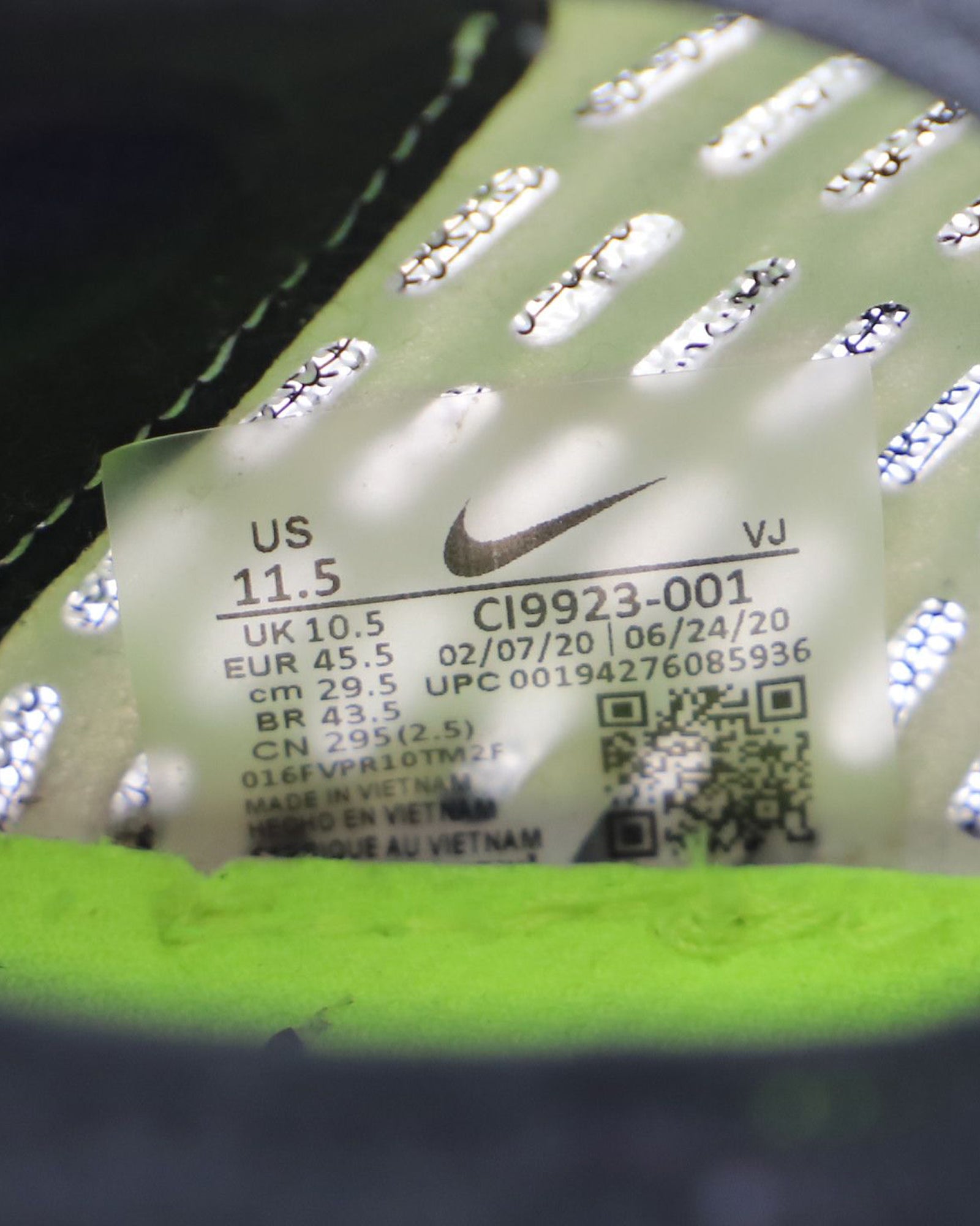 Nike Air Zoom Tempo Next% in Black Polyester