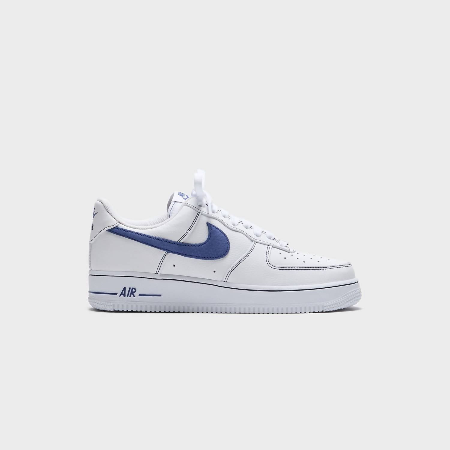 Women Air Force 1 '07 Lv8 Shoes In White/deep Royal Blue