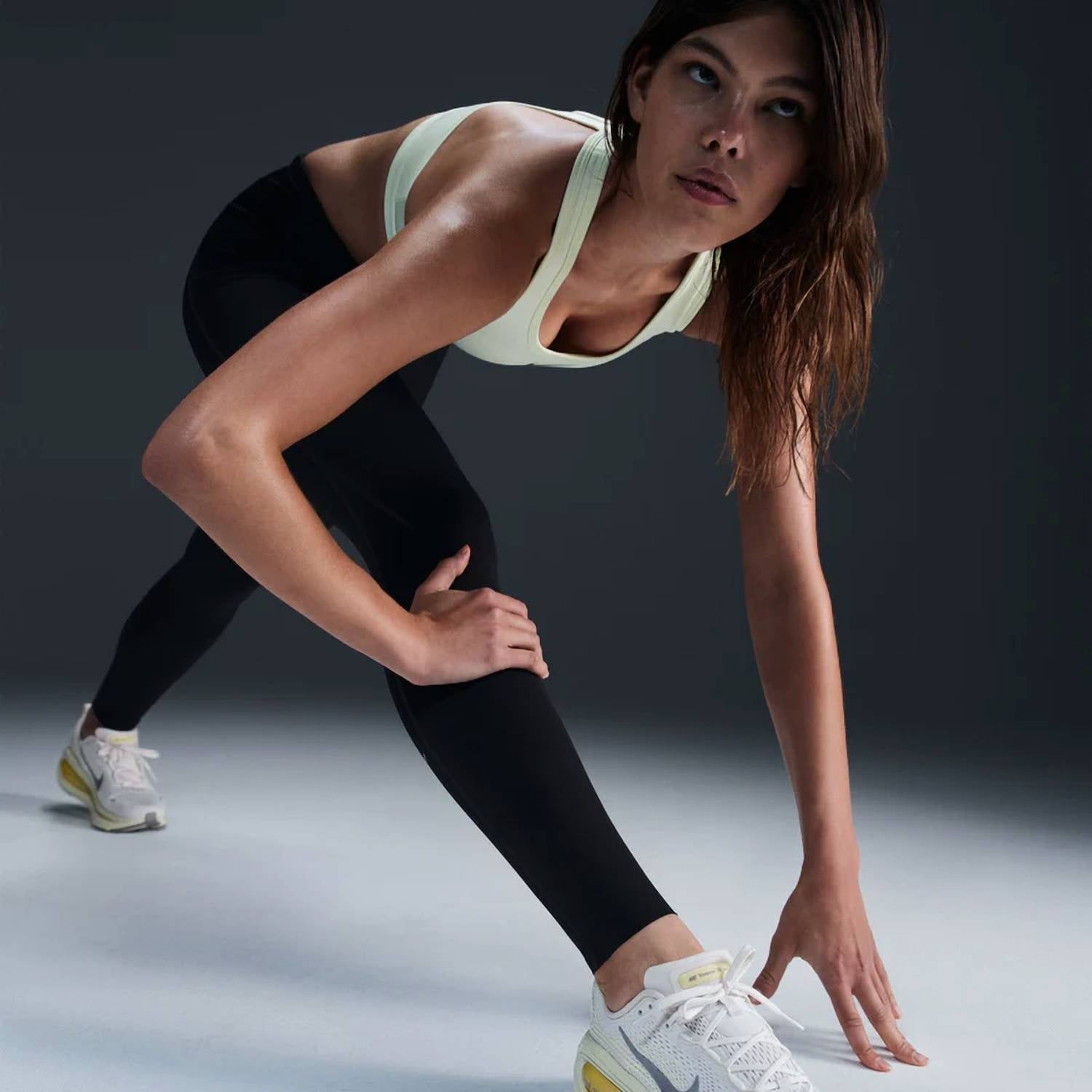 Swift High Waisted 7/8 Running Leggings With Pockets In Black
