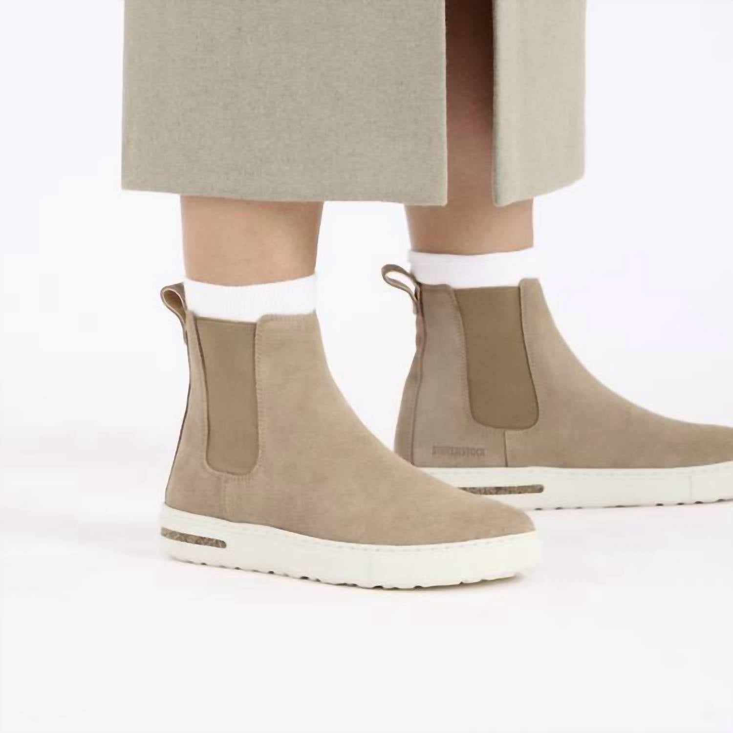 Women's Bend Chelsea Boot - Narrow In Taupe