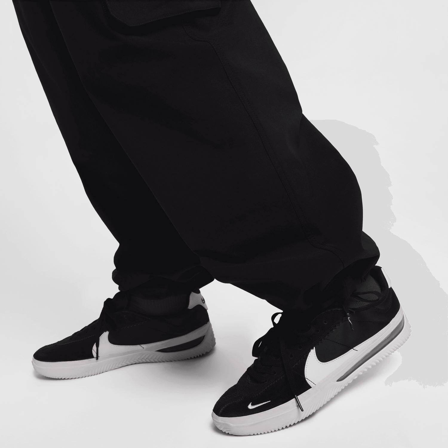 Sb Kearny Cargo Pants In Black