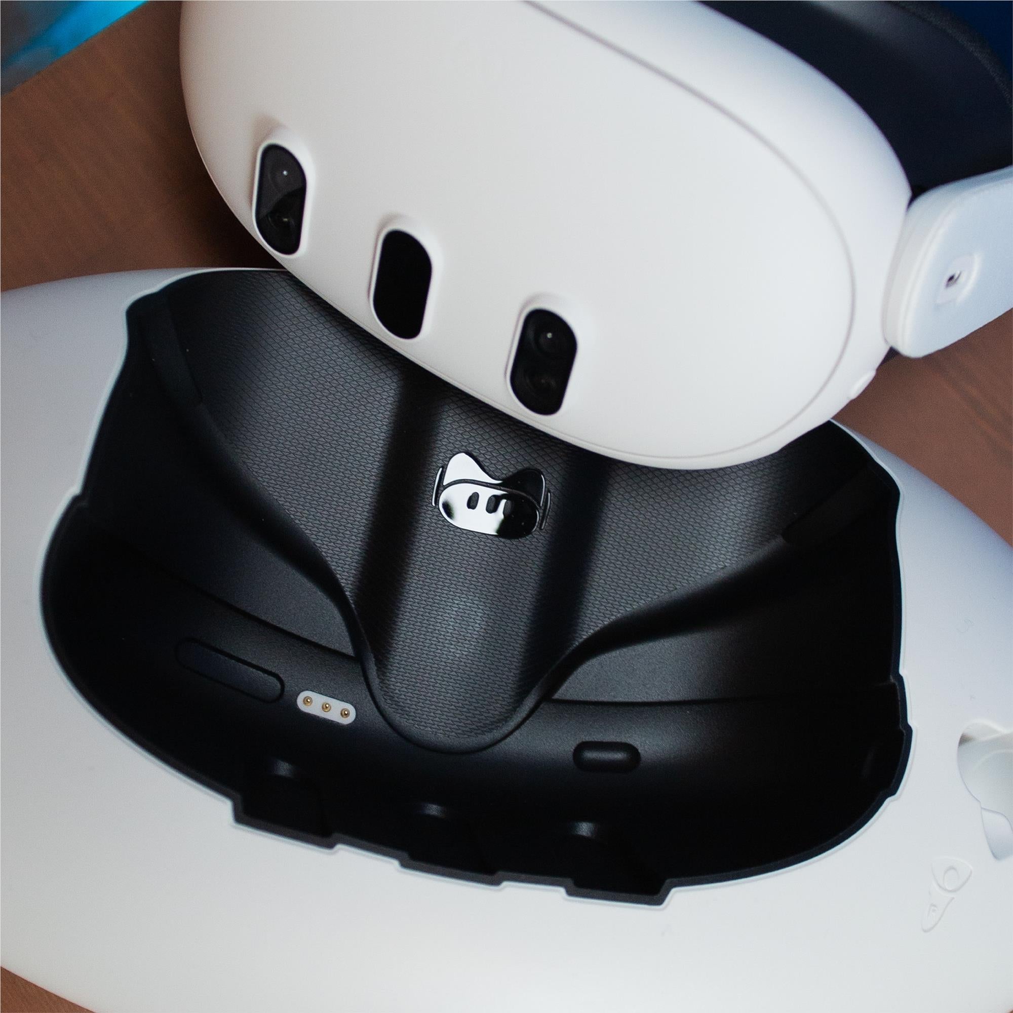 4Gamers Storage & Charging Station for Meta Quest 3