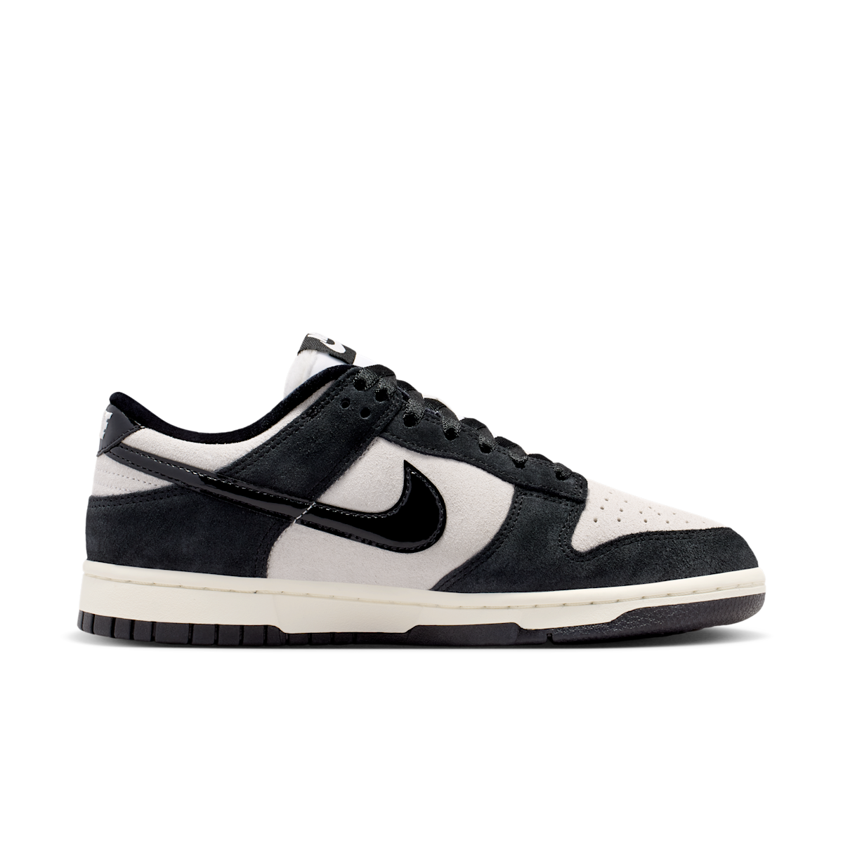 Women's Dunk Low SE Shoes