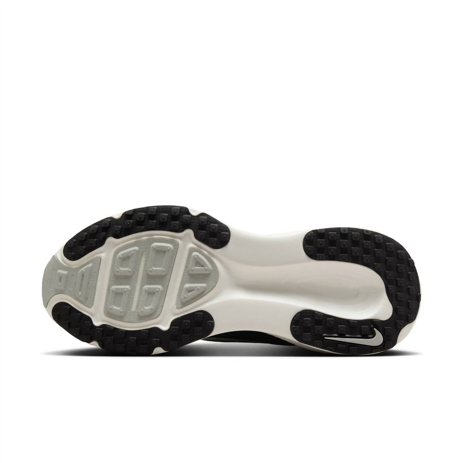 Men's Vomero 18 Shoes In Black/summit White/coconut Milk