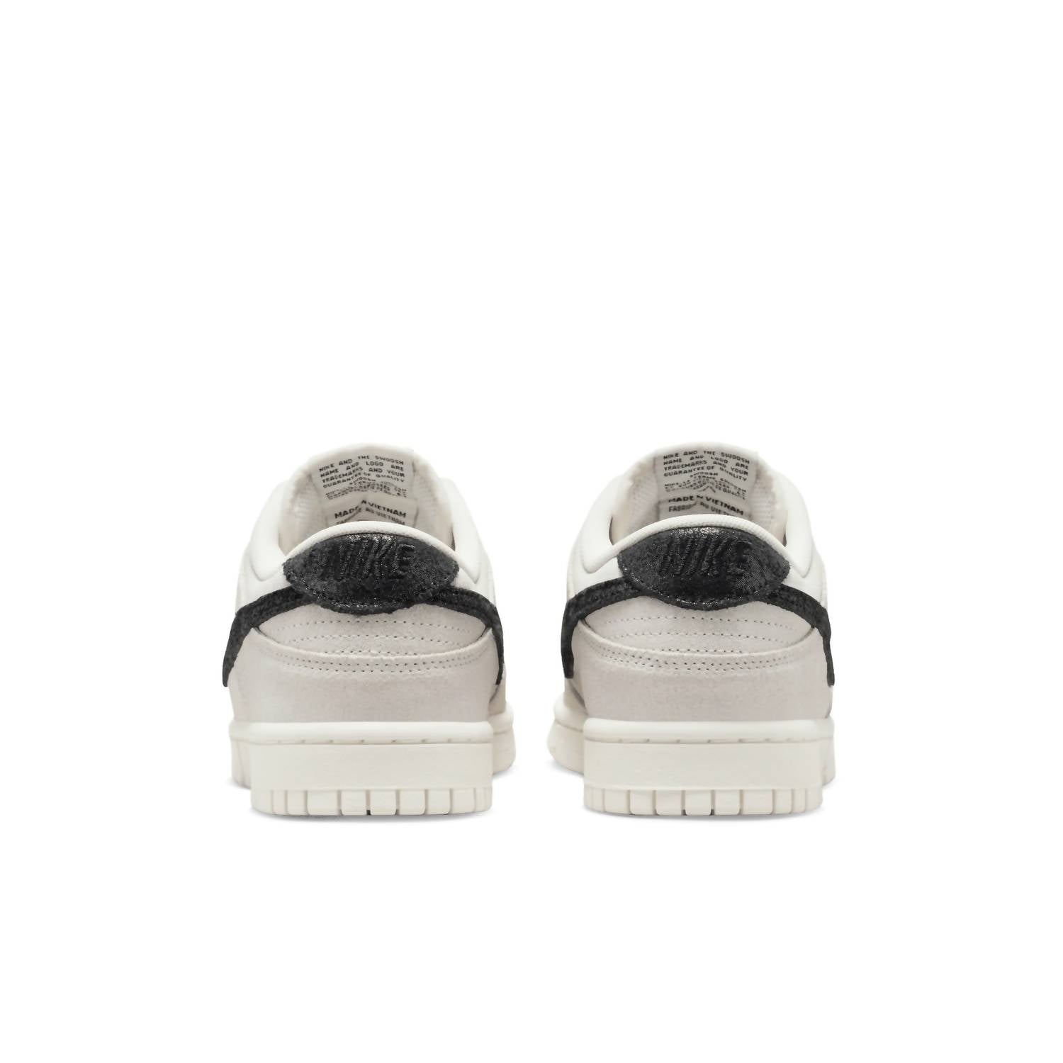 Women's Dunk Low Se Sneakers In White/black