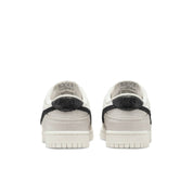 Women's Dunk Low Se Sneakers In White/black