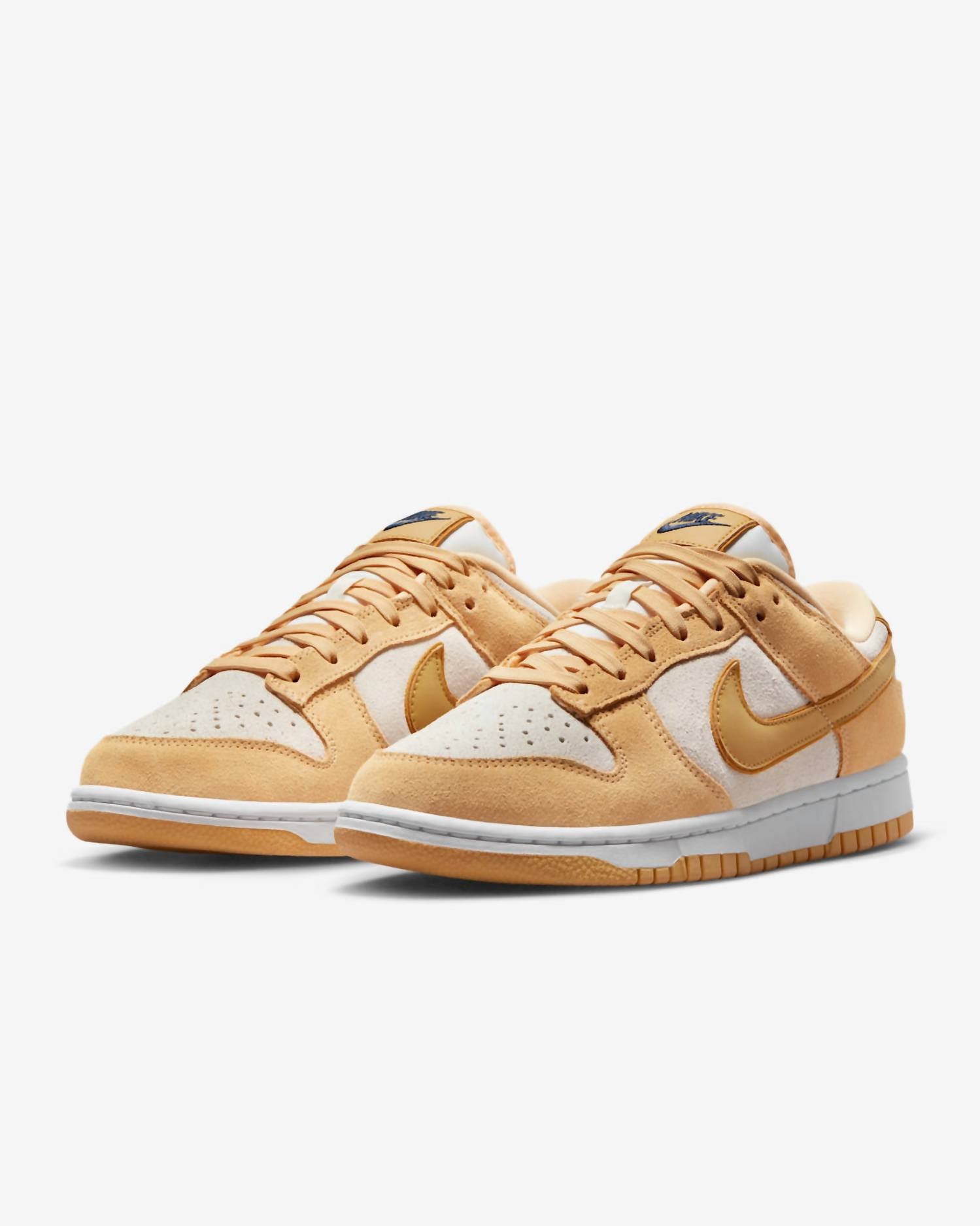 Women's Dunk Low Lx Shoe In Celestial Gold