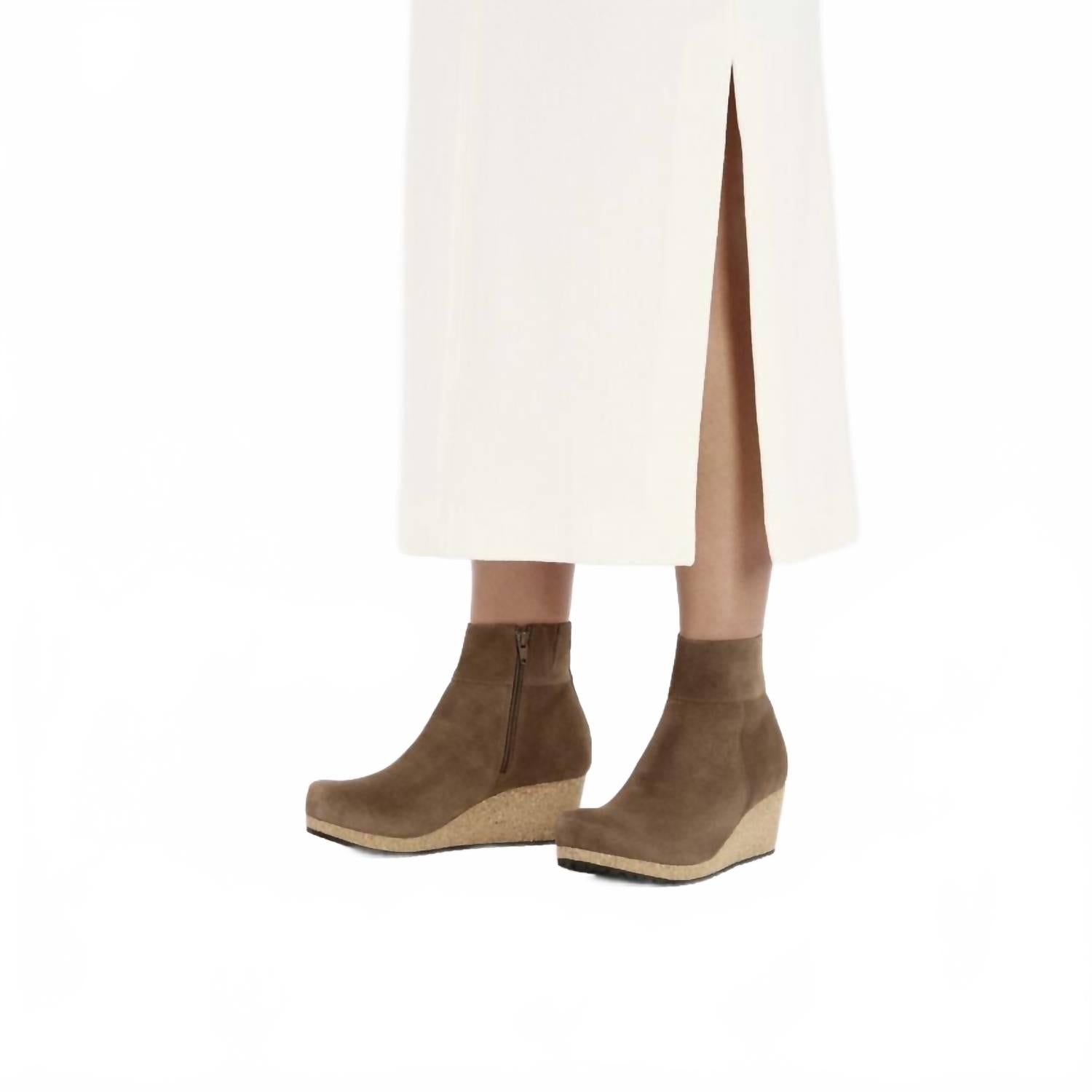 Women's Ebba Boots In Dark Tea