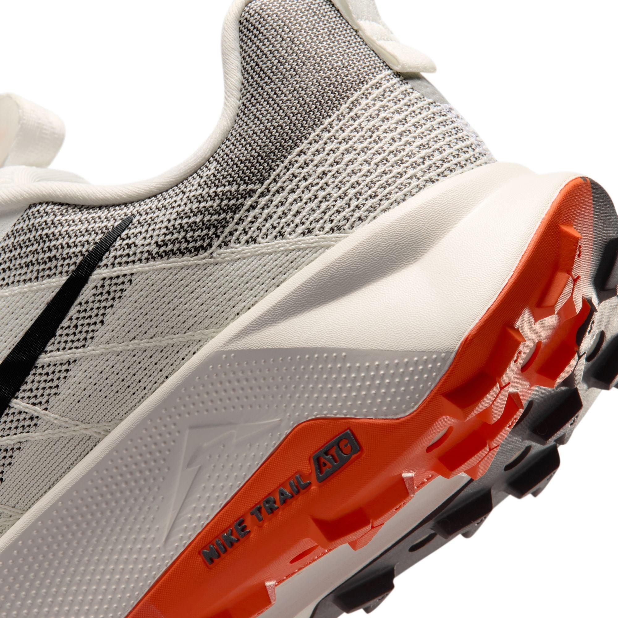 Men’s Wildhorse 10 (103 - Summit White/Black-Saftey Orange-Phantom)