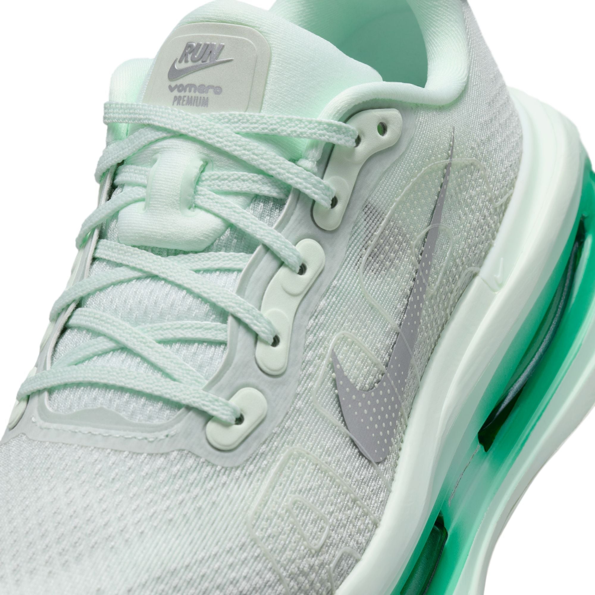 Women's Vomero Premium (300 - Barely Green/Metallic Silver)
