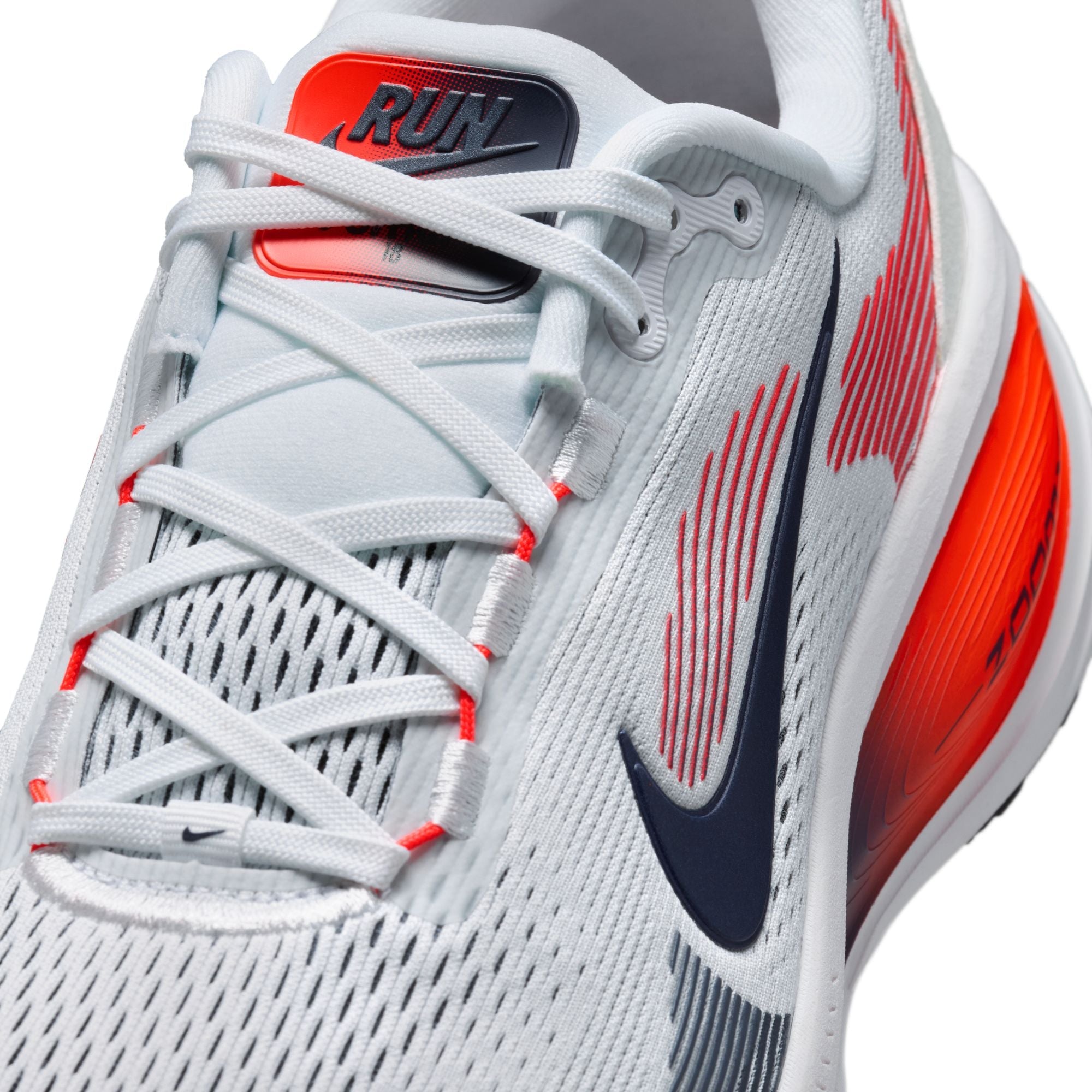 Men's Vomero 18 (112 - White/Midnight Navy-Bright Crimson-Black)