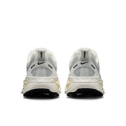 Women's Vomero 18 (101 - Summit White/Black-Coconut Milk)