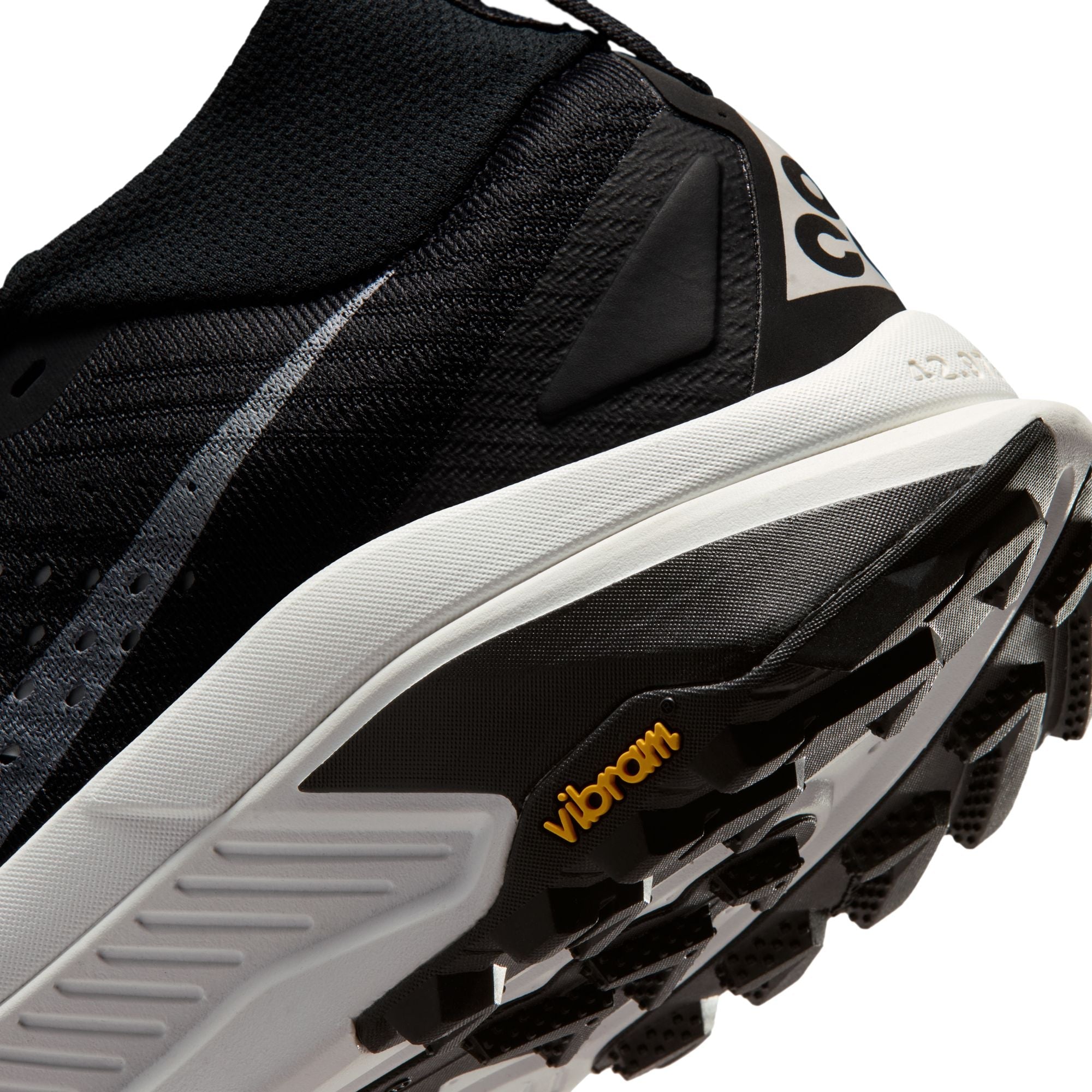 Men’s ACG Zegama Trail (001 - Black/Summit White-Safety Orange)
