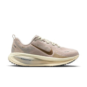 Women’s Vomero 18 SE (200 - Cream II/Mtlc Gold Grain-Coconut Milk)