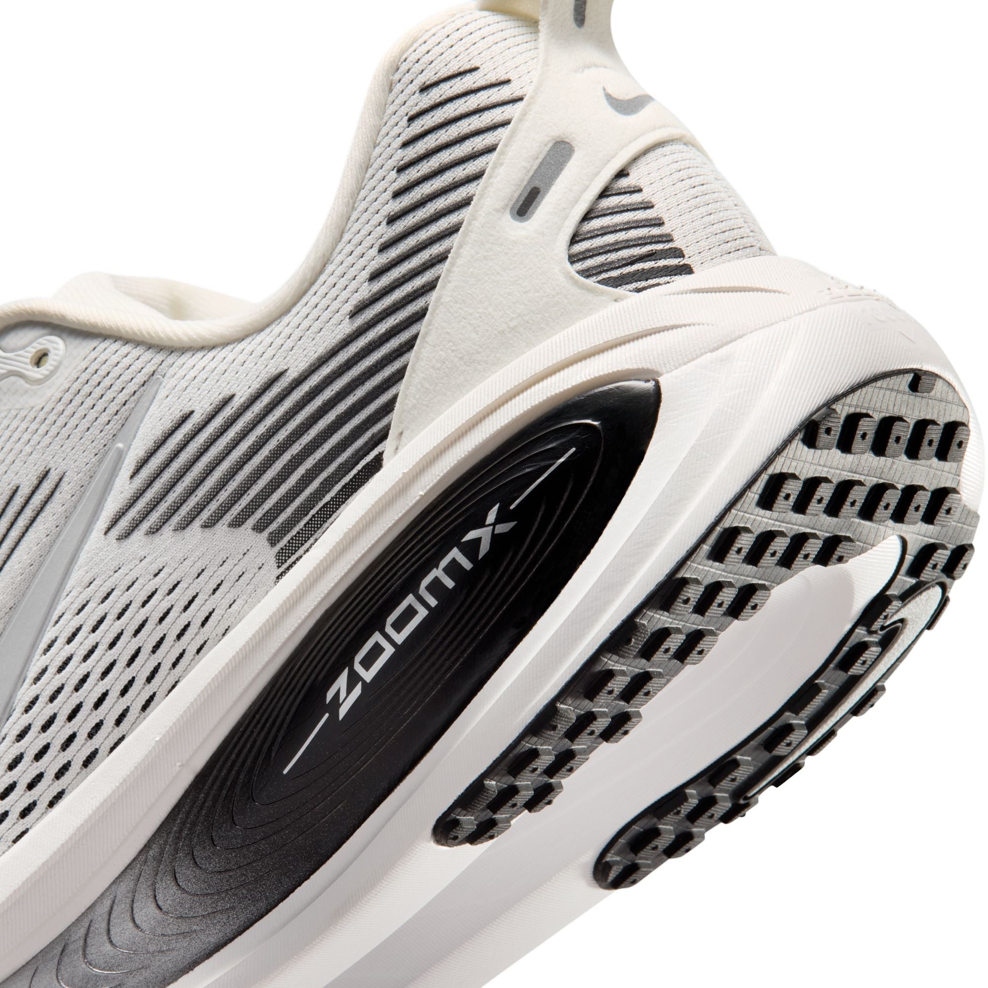 Men's Vomero 18 (100 - Summit White/Metallic Silver-Black)