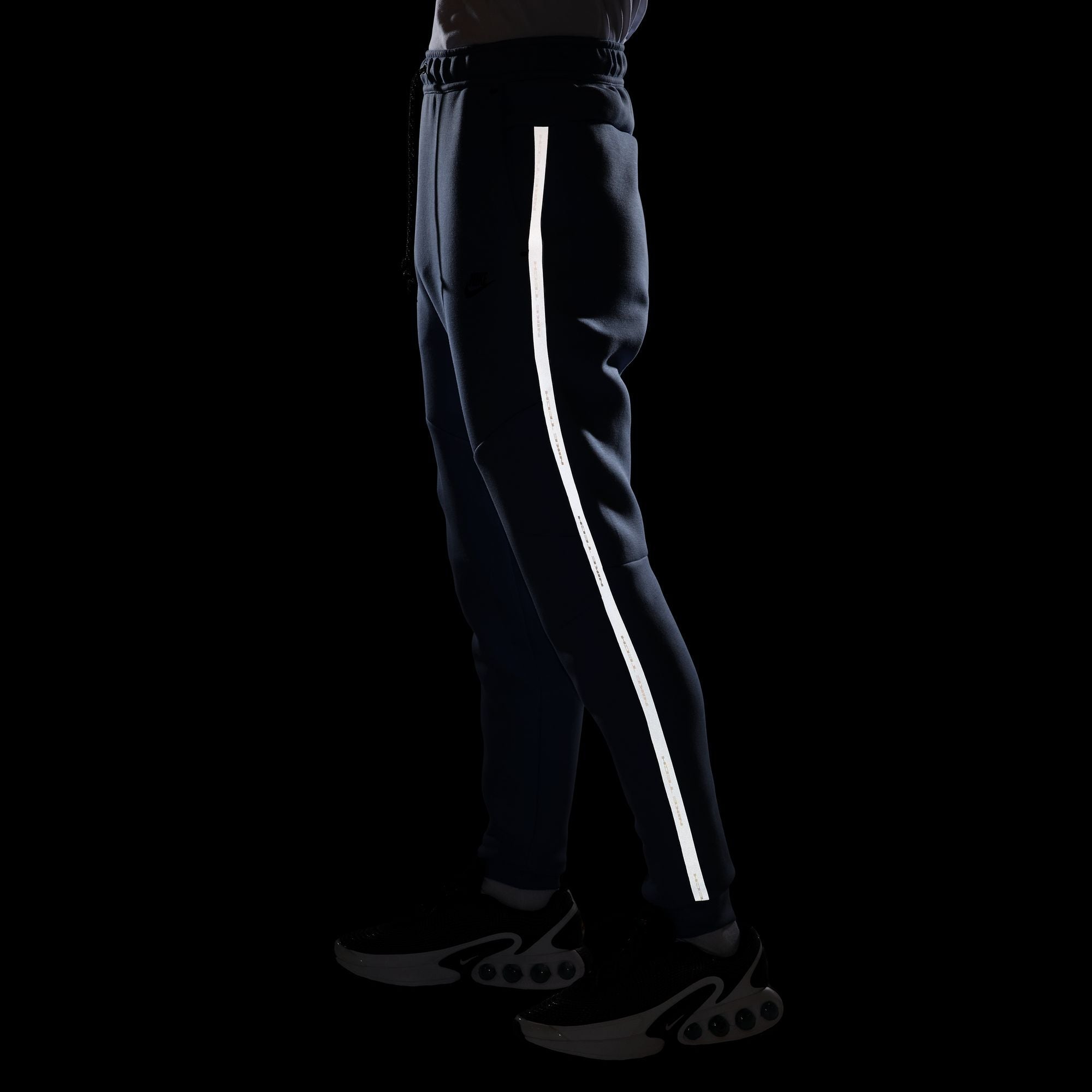 Men's Nike Tech Fleece Joggers with Reflective Accents - Aluminium/Black