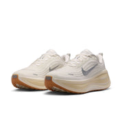 Men's Vomero Plus (100 - Sail/Metallic Silver-Coconut Milk)