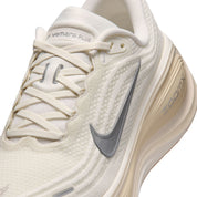 Men's Vomero Plus (100 - Sail/Metallic Silver-Coconut Milk)