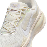 Women's Vomero 18 (100 - Summit White/White-Chalk-Sea Glass)